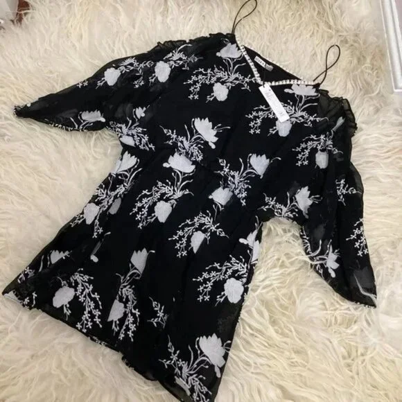 Alice + Olivia Holden Embroidered Cold-shoulder Dress In Black/ Off White - Picture 5 of 8